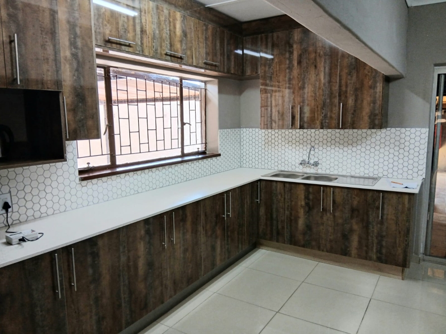 4 Bedroom Property for Sale in Oberholzer Gauteng