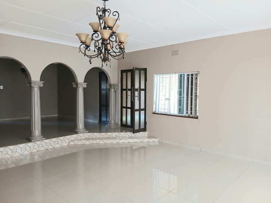 4 Bedroom Property for Sale in Oberholzer Gauteng