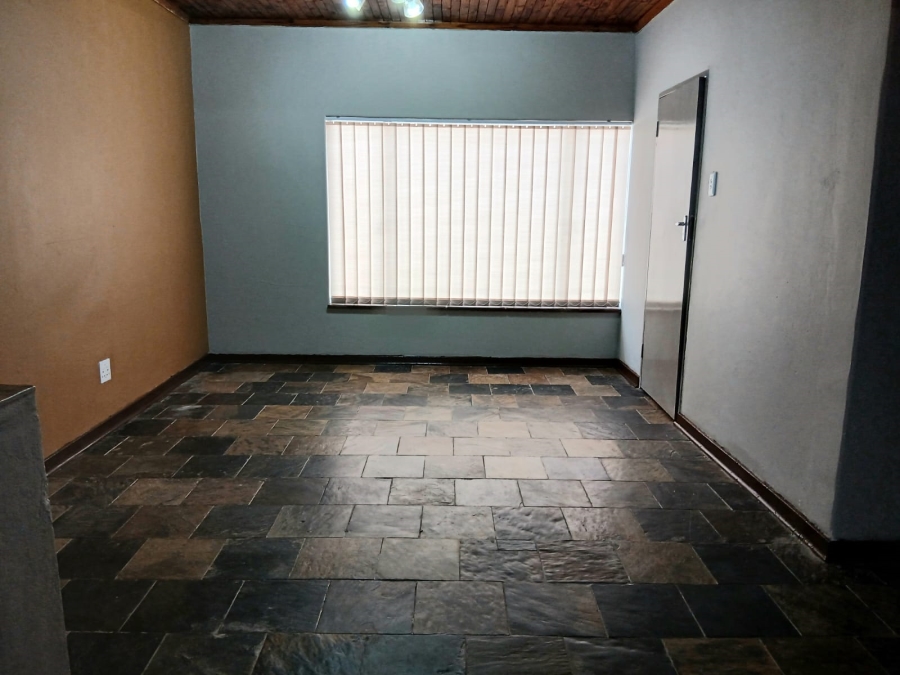 4 Bedroom Property for Sale in Oberholzer Gauteng