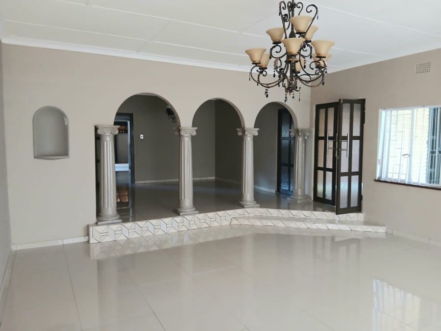 4 Bedroom Property for Sale in Oberholzer Gauteng
