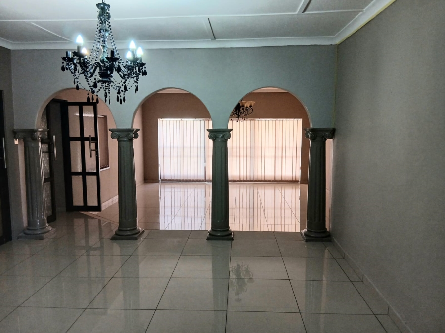 4 Bedroom Property for Sale in Oberholzer Gauteng