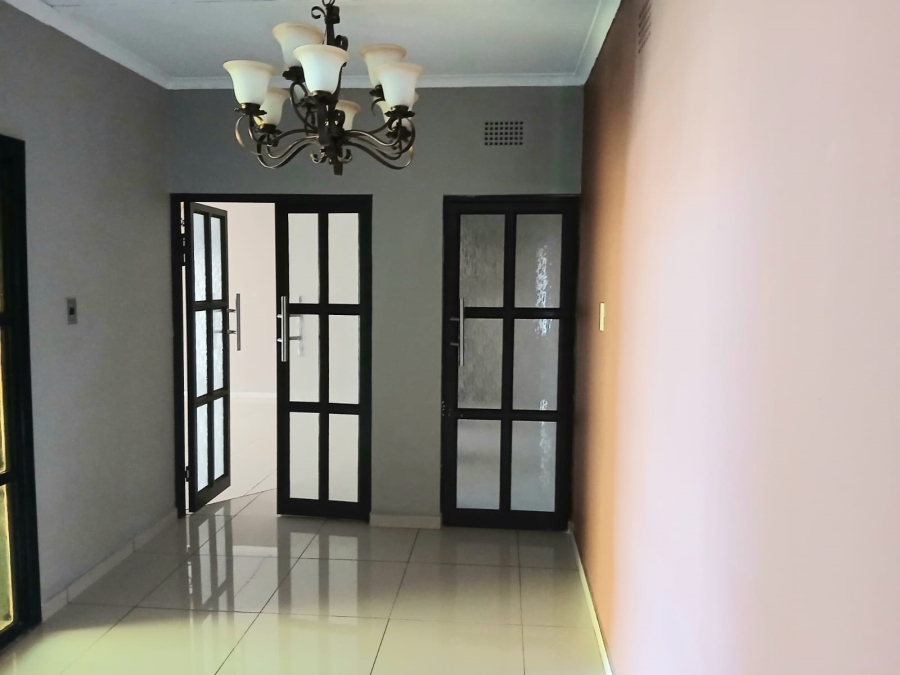 4 Bedroom Property for Sale in Oberholzer Gauteng