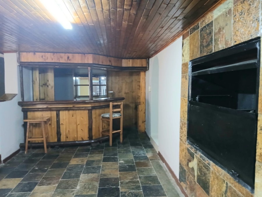 4 Bedroom Property for Sale in Oberholzer Gauteng