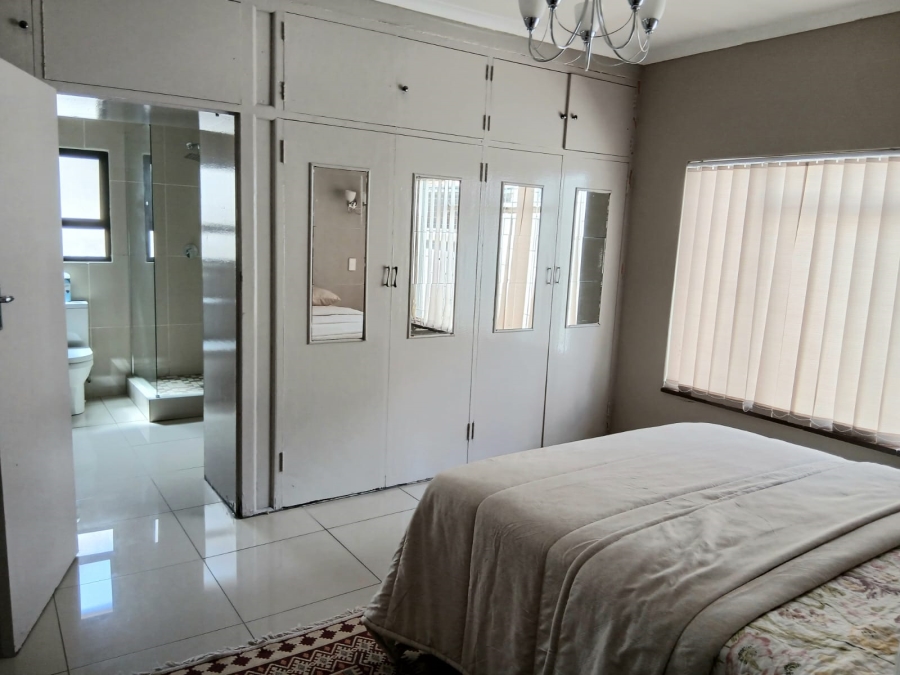 4 Bedroom Property for Sale in Oberholzer Gauteng