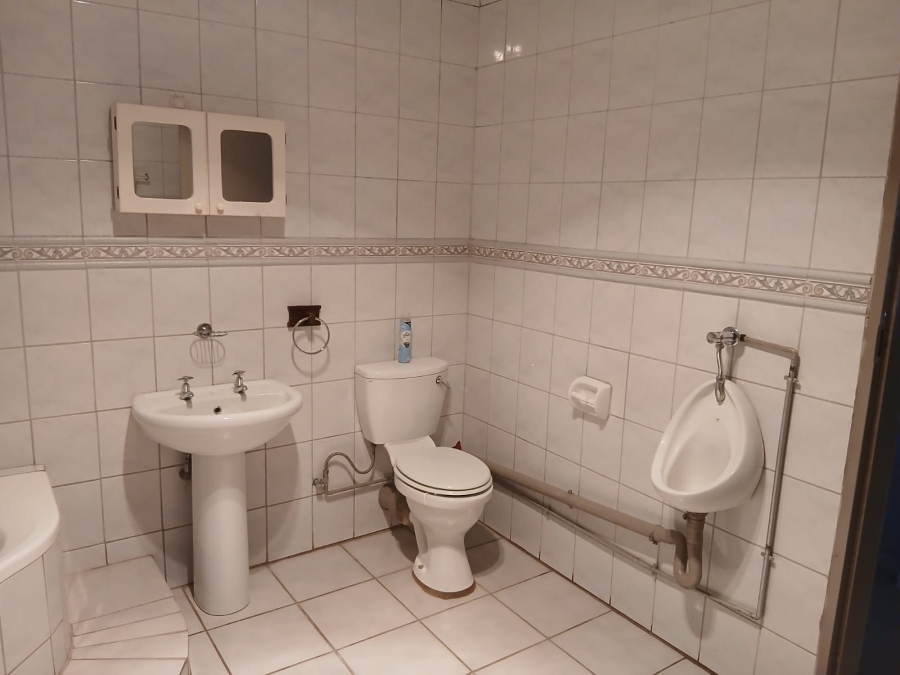 4 Bedroom Property for Sale in Oberholzer Gauteng