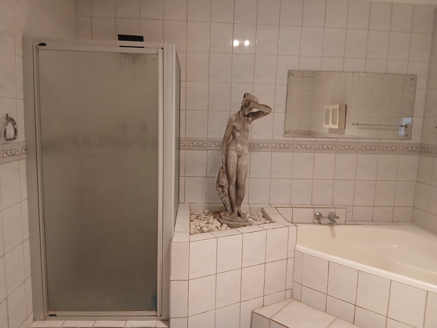 4 Bedroom Property for Sale in Oberholzer Gauteng