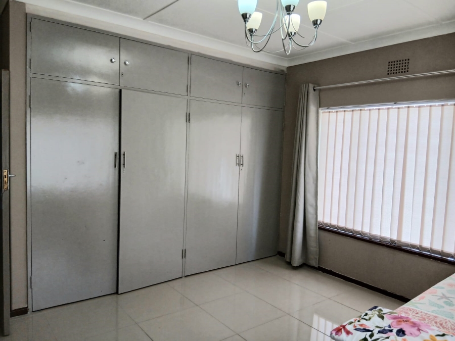 4 Bedroom Property for Sale in Oberholzer Gauteng