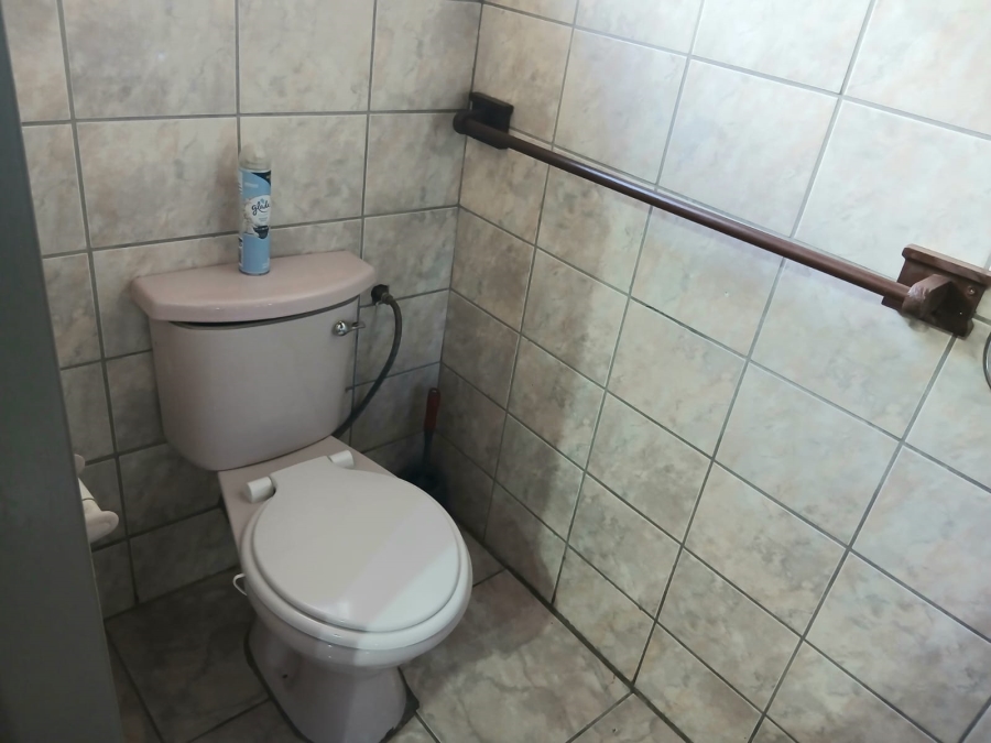 4 Bedroom Property for Sale in Oberholzer Gauteng