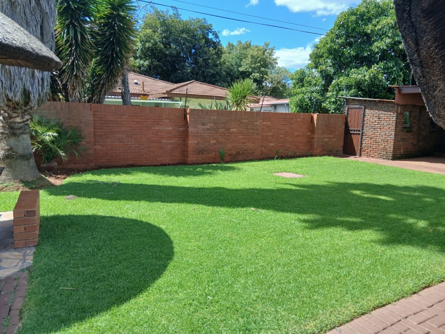 4 Bedroom Property for Sale in Oberholzer Gauteng