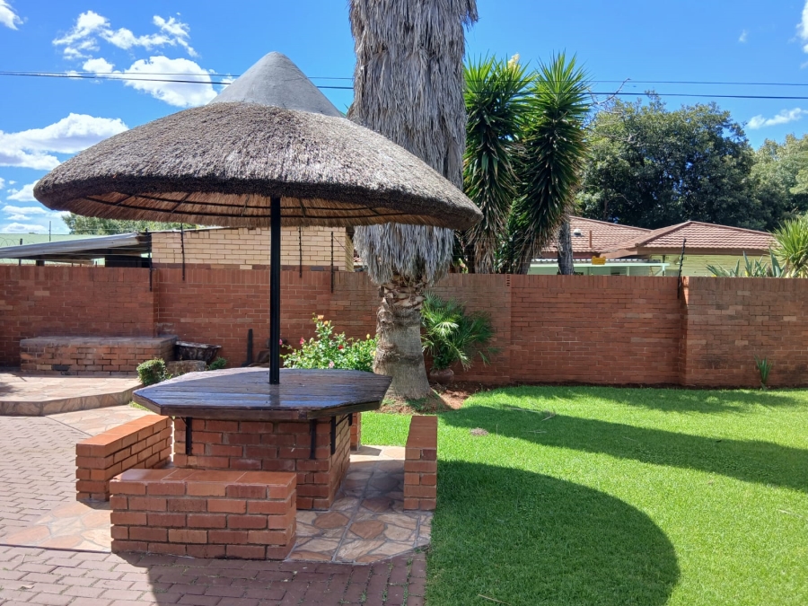 4 Bedroom Property for Sale in Oberholzer Gauteng