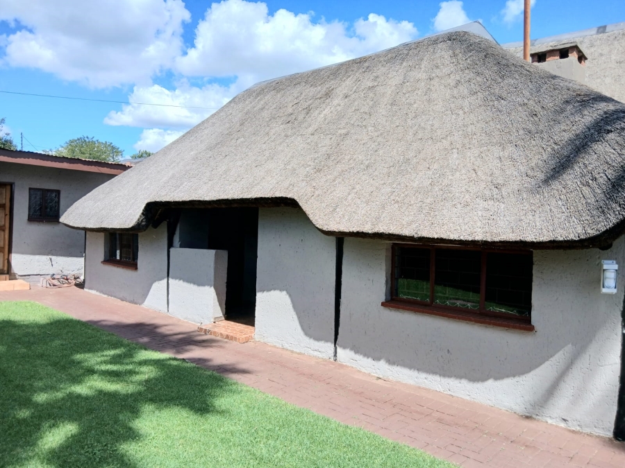 4 Bedroom Property for Sale in Oberholzer Gauteng