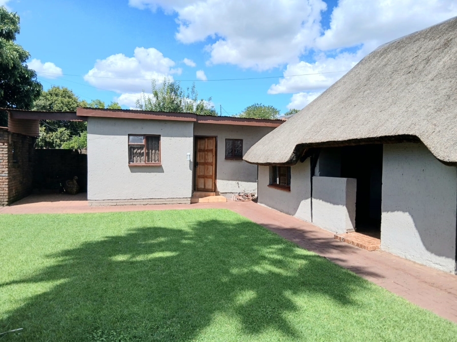 4 Bedroom Property for Sale in Oberholzer Gauteng