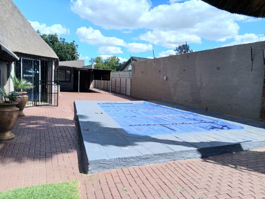 4 Bedroom Property for Sale in Oberholzer Gauteng