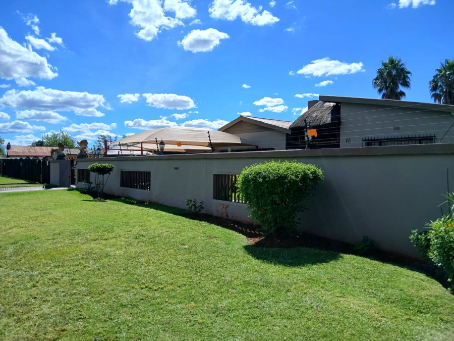 4 Bedroom Property for Sale in Oberholzer Gauteng
