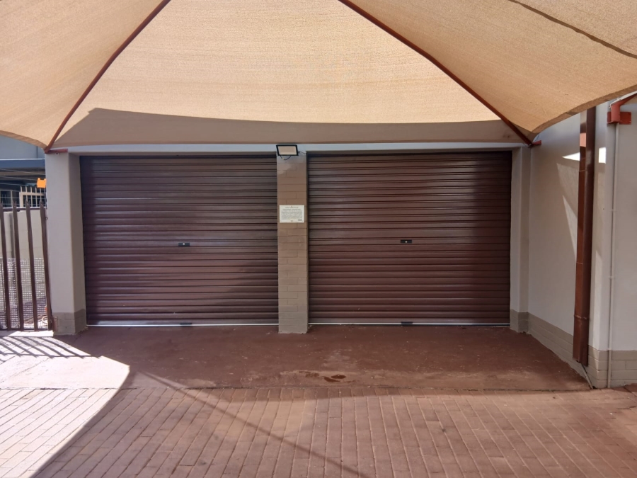 4 Bedroom Property for Sale in Oberholzer Gauteng