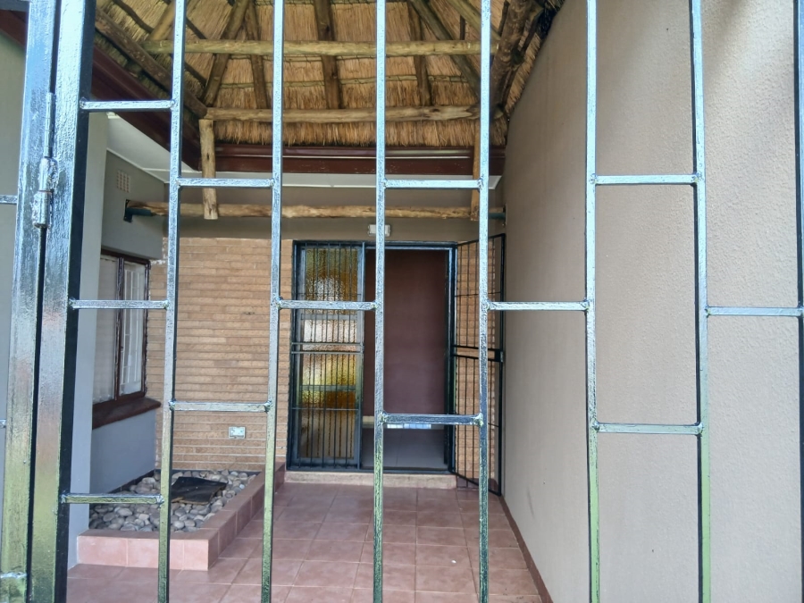 4 Bedroom Property for Sale in Oberholzer Gauteng