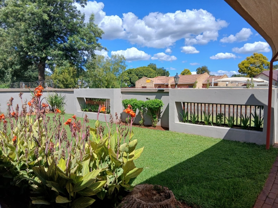 4 Bedroom Property for Sale in Oberholzer Gauteng