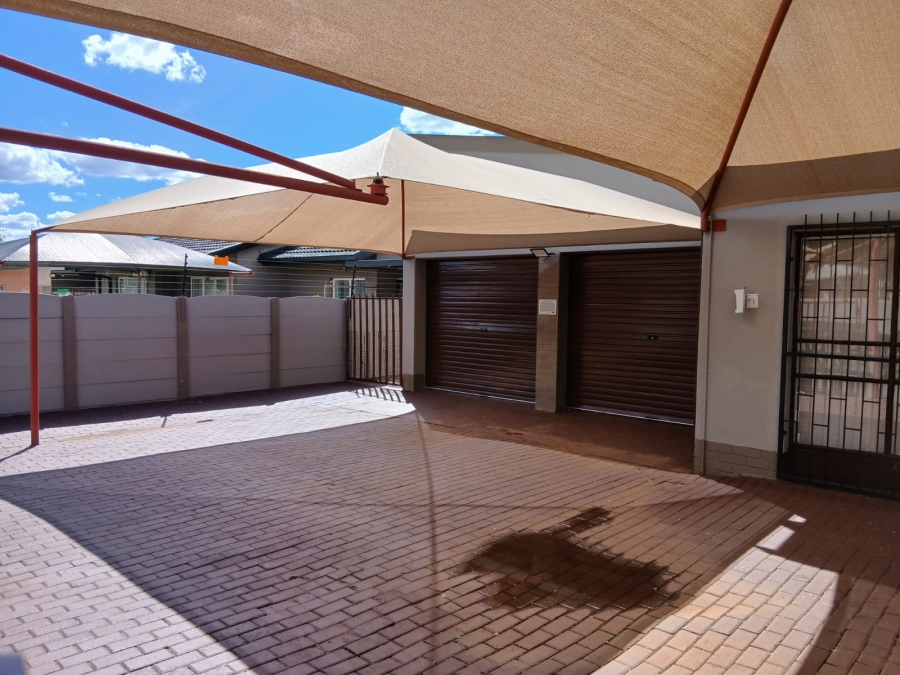 4 Bedroom Property for Sale in Oberholzer Gauteng