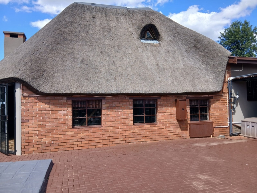 4 Bedroom Property for Sale in Oberholzer Gauteng