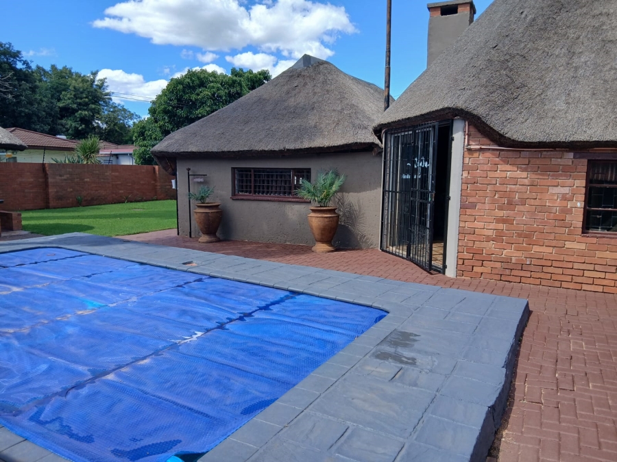 4 Bedroom Property for Sale in Oberholzer Gauteng