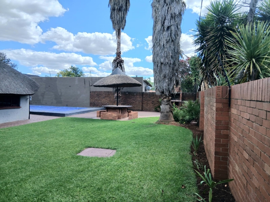 4 Bedroom Property for Sale in Oberholzer Gauteng