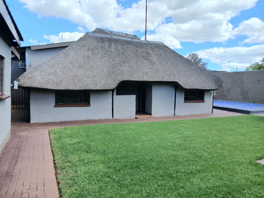 4 Bedroom Property for Sale in Oberholzer Gauteng