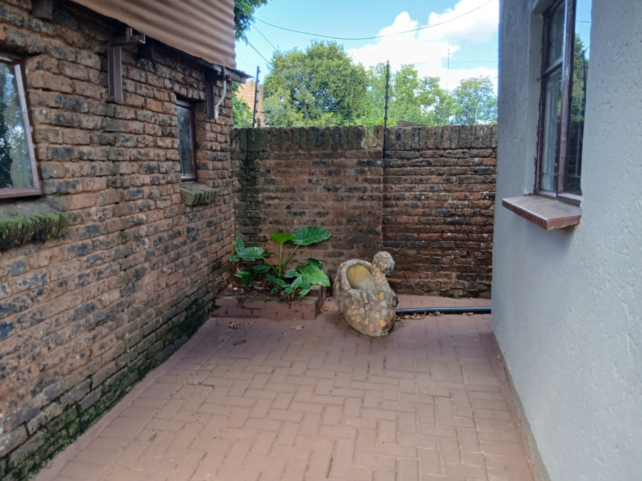 4 Bedroom Property for Sale in Oberholzer Gauteng