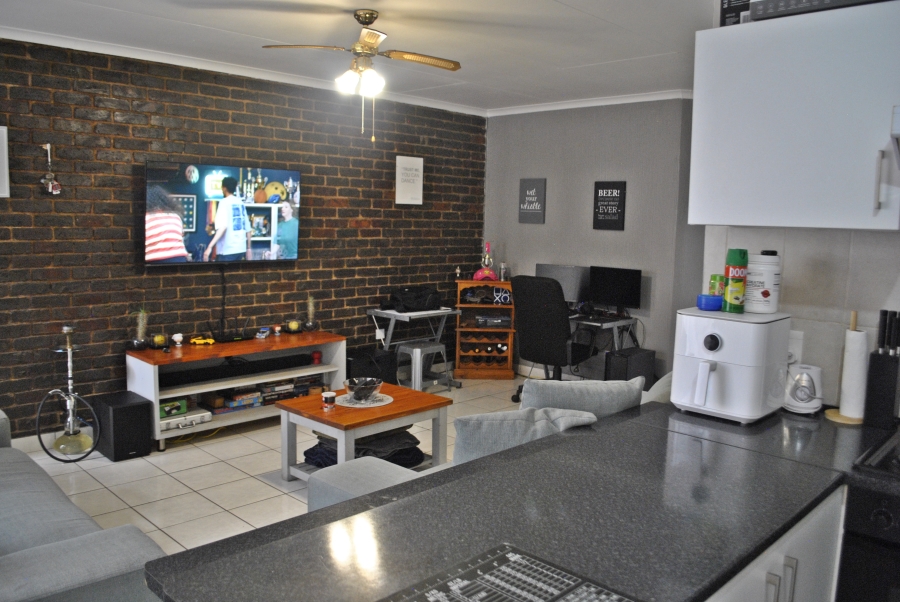 2 Bedroom Property for Sale in Rant En Dal Gauteng