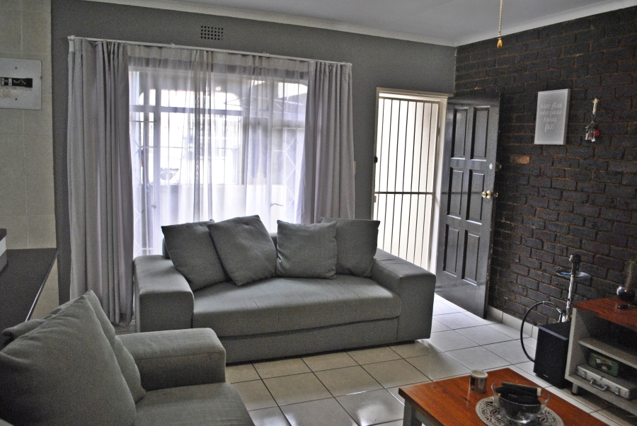 2 Bedroom Property for Sale in Rant En Dal Gauteng