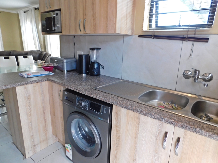 3 Bedroom Property for Sale in Mindalore Gauteng