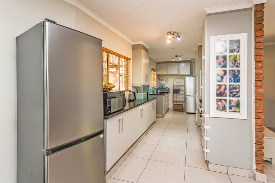 4 Bedroom Property for Sale in Wierda Park Gauteng