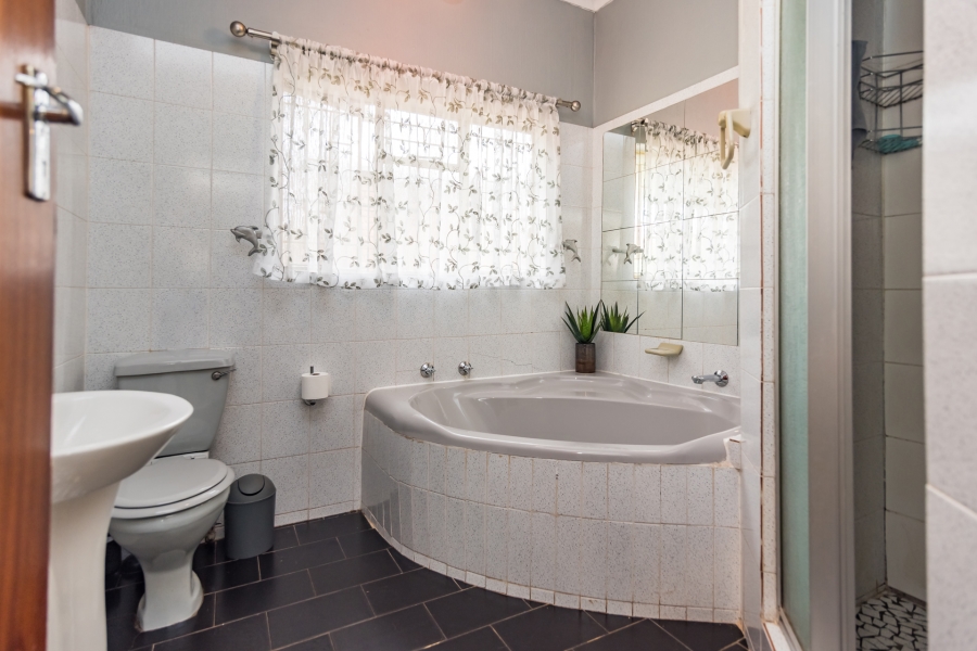 4 Bedroom Property for Sale in Wierda Park Gauteng