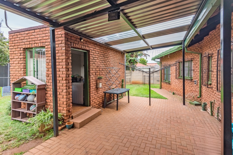 4 Bedroom Property for Sale in Wierda Park Gauteng