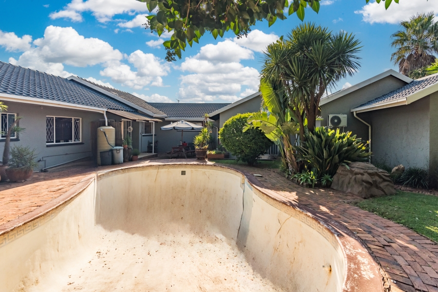 5 Bedroom Property for Sale in Horison Gauteng