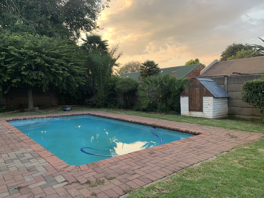 4 Bedroom Property for Sale in Vanderbijlpark SE 6 Gauteng