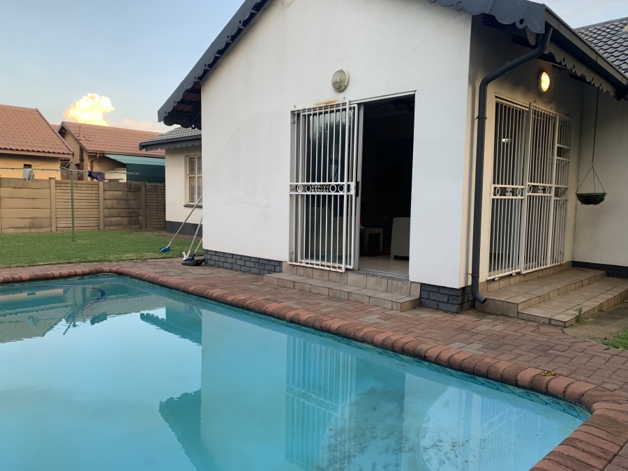 4 Bedroom Property for Sale in Vanderbijlpark SE 6 Gauteng