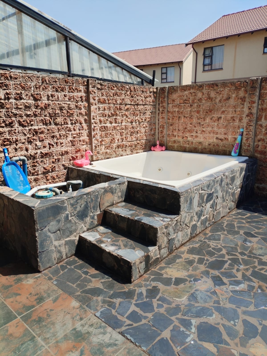 2 Bedroom Property for Sale in Parkrand Gauteng