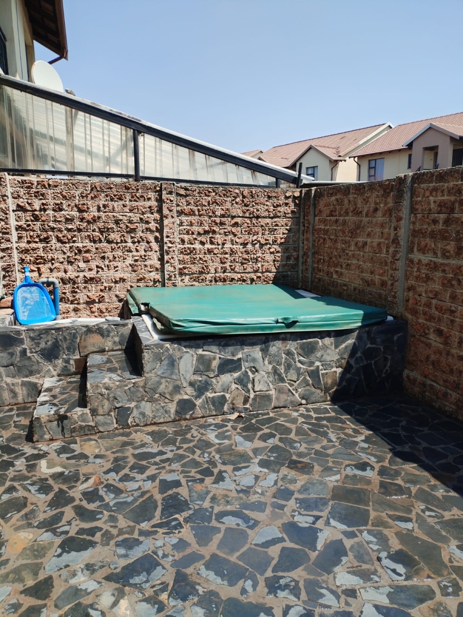 2 Bedroom Property for Sale in Parkrand Gauteng