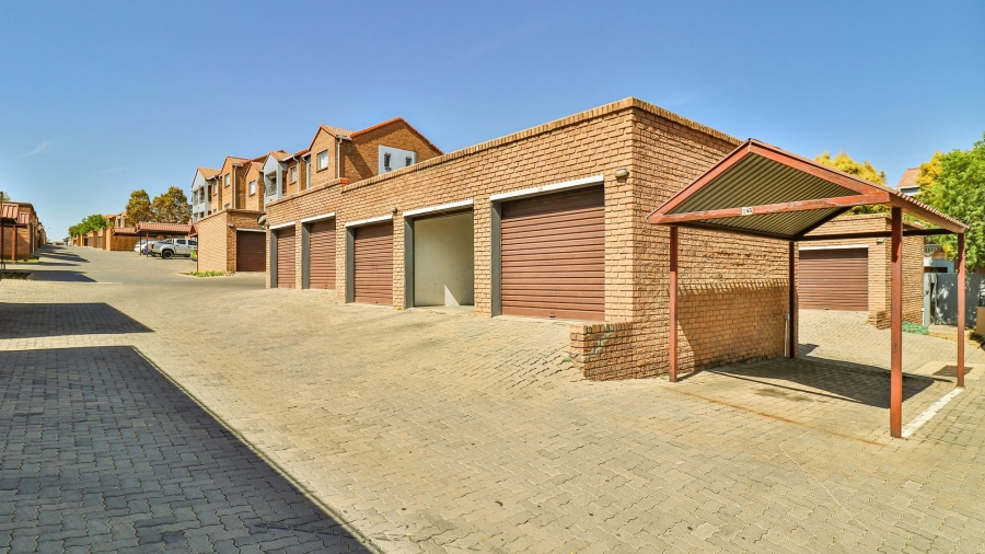 1 Bedroom Property for Sale in Vorna Valley Gauteng