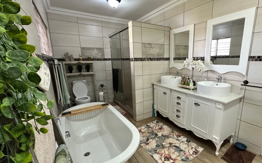 7 Bedroom Property for Sale in Zesfontein A H Gauteng