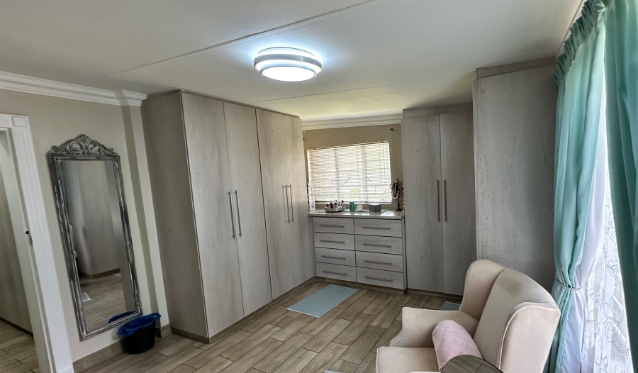 7 Bedroom Property for Sale in Zesfontein A H Gauteng