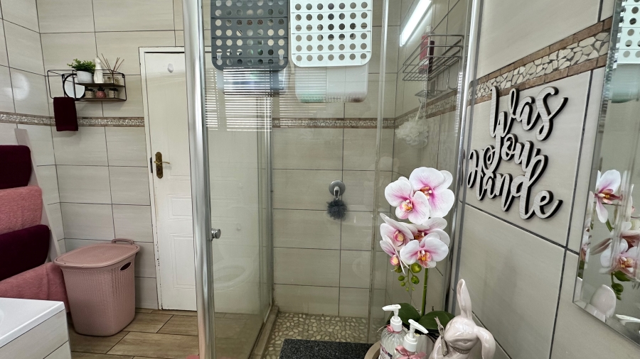 7 Bedroom Property for Sale in Zesfontein A H Gauteng