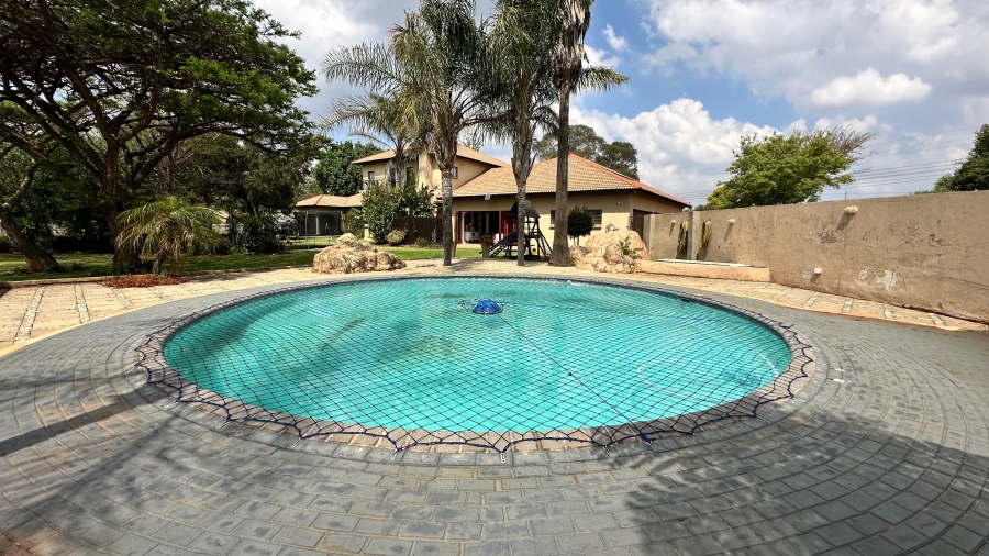 7 Bedroom Property for Sale in Zesfontein A H Gauteng