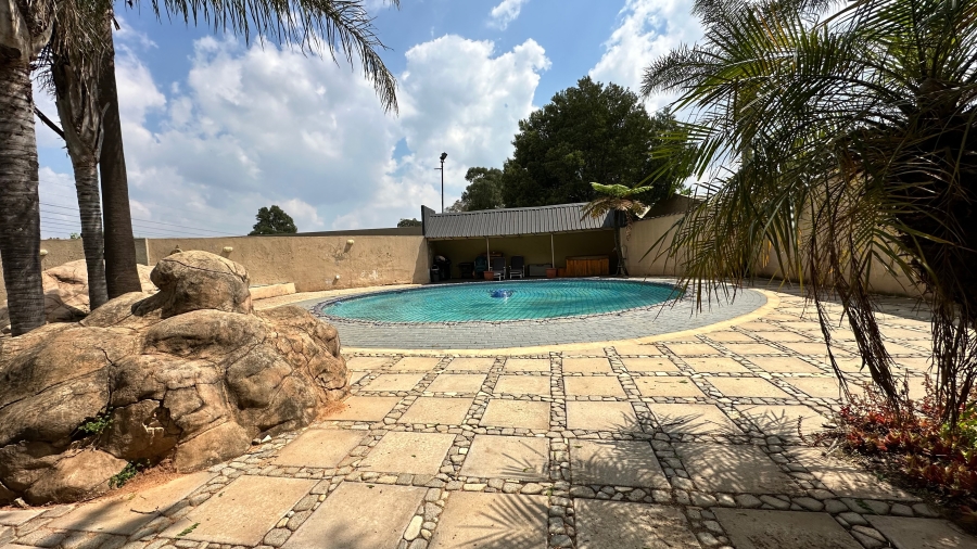7 Bedroom Property for Sale in Zesfontein A H Gauteng