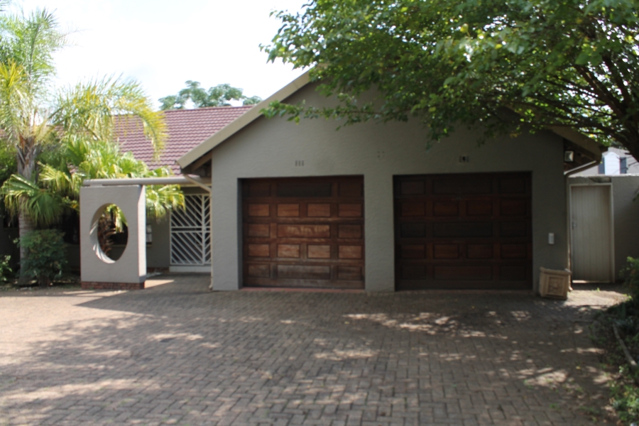 6 Bedroom Property for Sale in Brackenhurst Gauteng