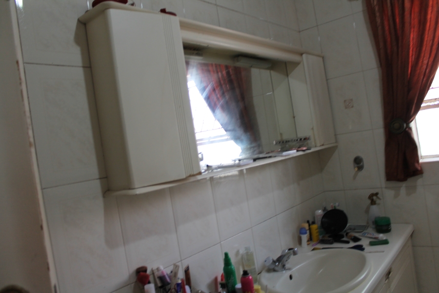 6 Bedroom Property for Sale in Brackenhurst Gauteng