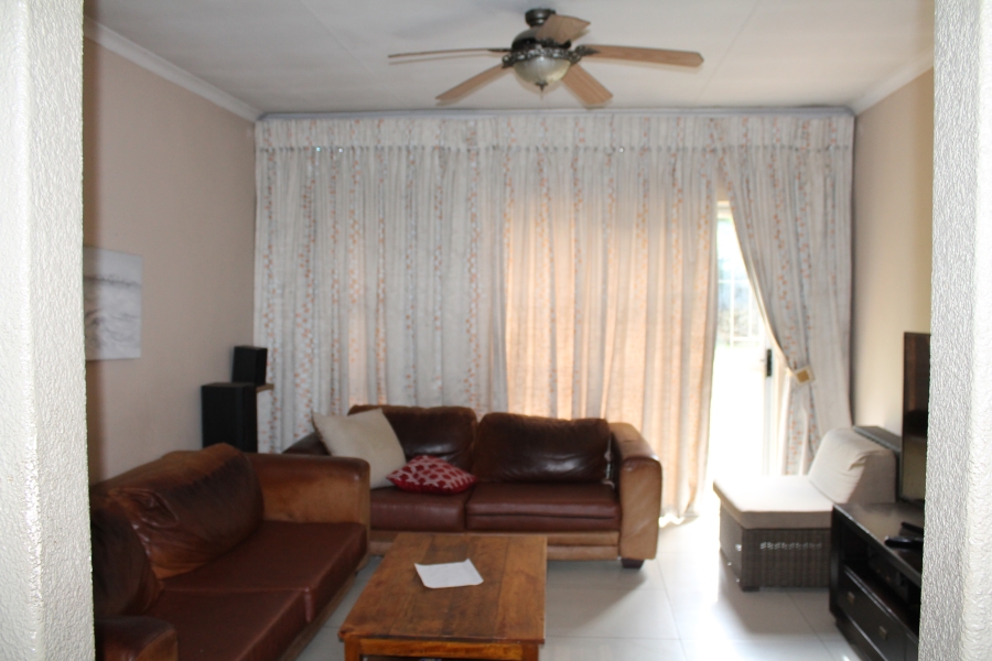 6 Bedroom Property for Sale in Brackenhurst Gauteng