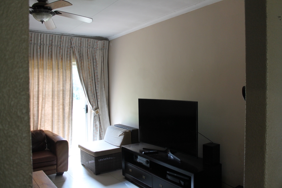 6 Bedroom Property for Sale in Brackenhurst Gauteng