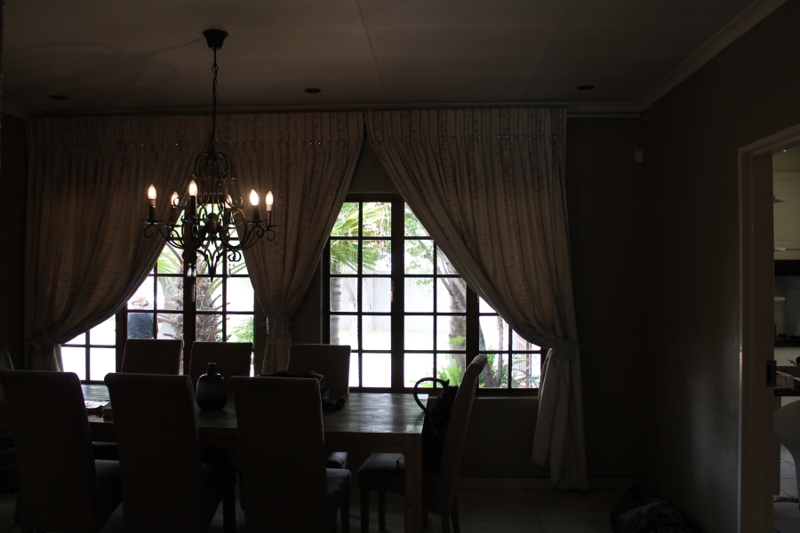 6 Bedroom Property for Sale in Brackenhurst Gauteng