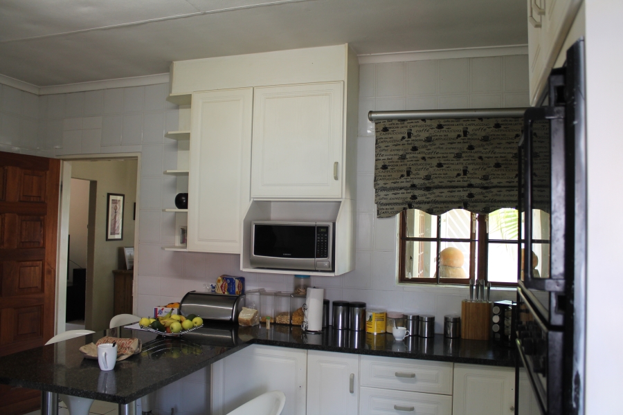 6 Bedroom Property for Sale in Brackenhurst Gauteng